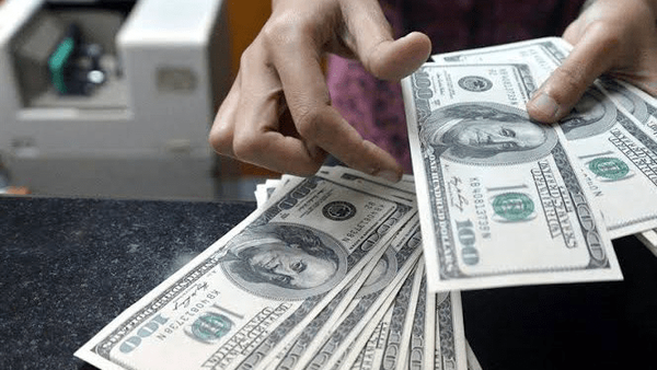 بهمنِ طوفانی دلار؛ بازار ارز در اسفند وارد فاز اصلاح میشود؟