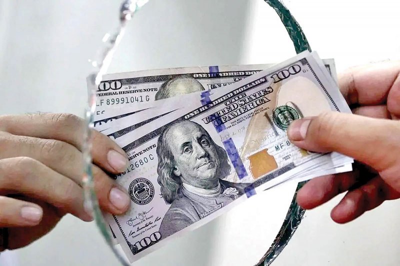 قیمت دلار و یورو مرکز مبادله ایران؛ امروز چهارشنبه ۲ اردیبهشت ۱۴۰۵