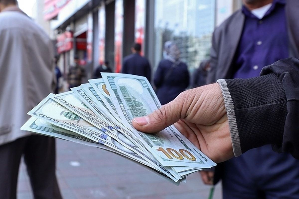 ورود هیجانی به بازار ارز خریداران را با زیان مواجه می‌کند